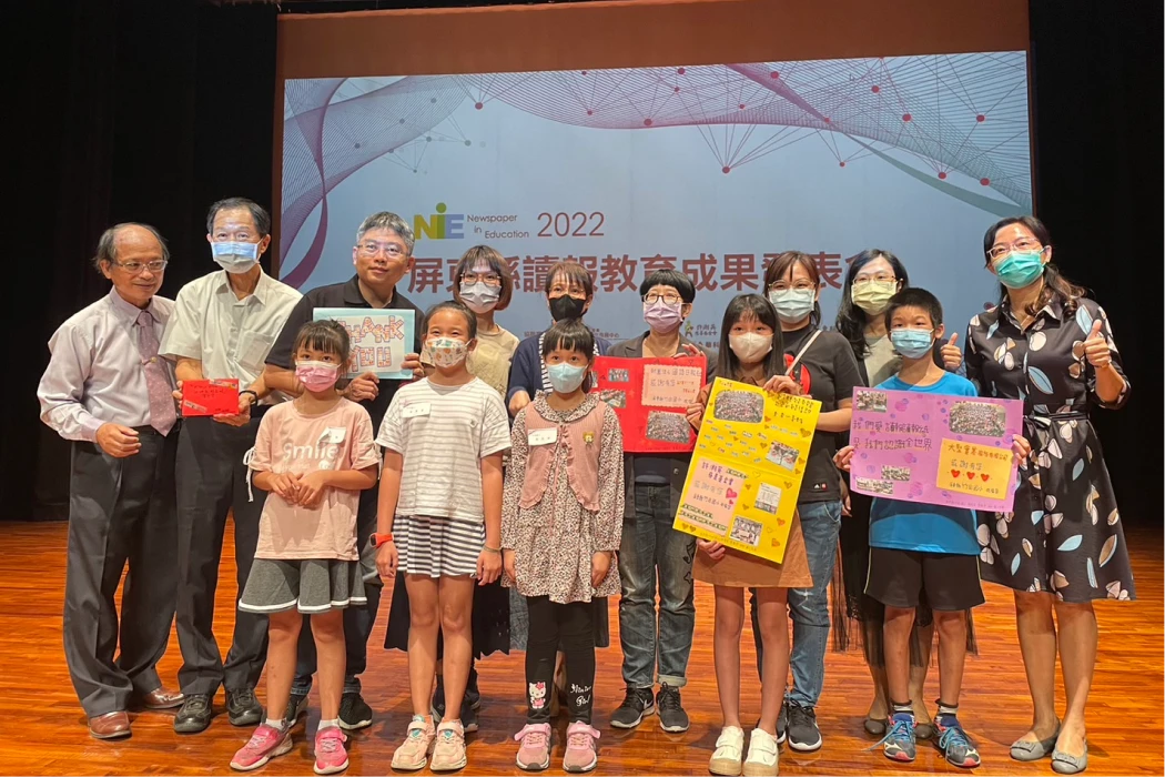 Supporting Children's Newspaper Reading Programs