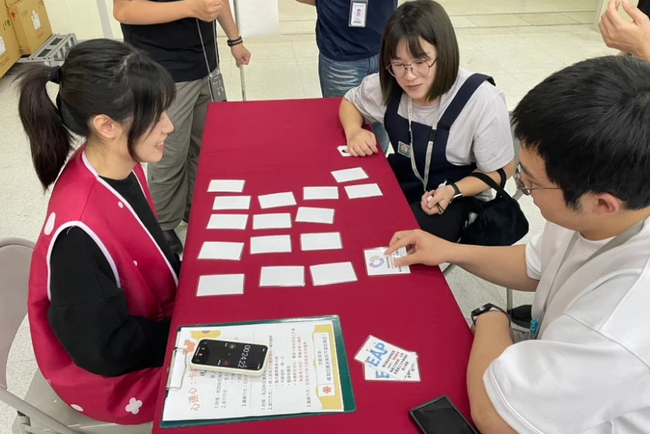 Employee 'Heart-to-Heart' Group Activity